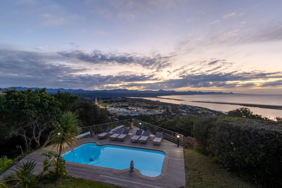 7 Bedroom Property for Sale in Bowtie Western Cape